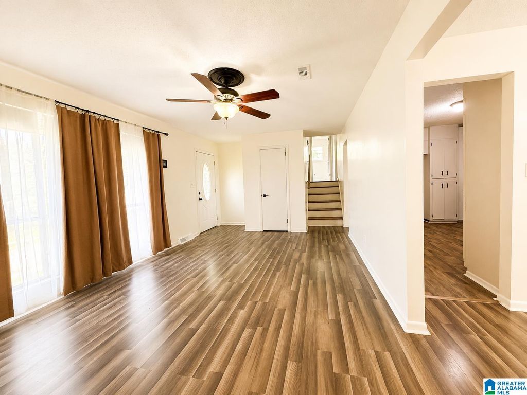 513 LYNNWOOD CIRCLE, Gardendale, AL 35217