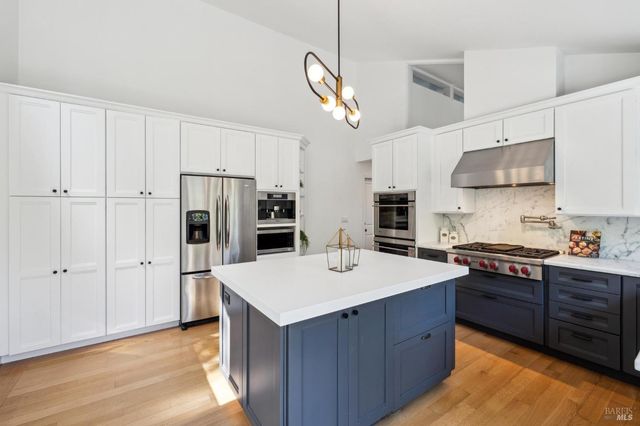 25 Palomino Cir, Novato, CA 94947