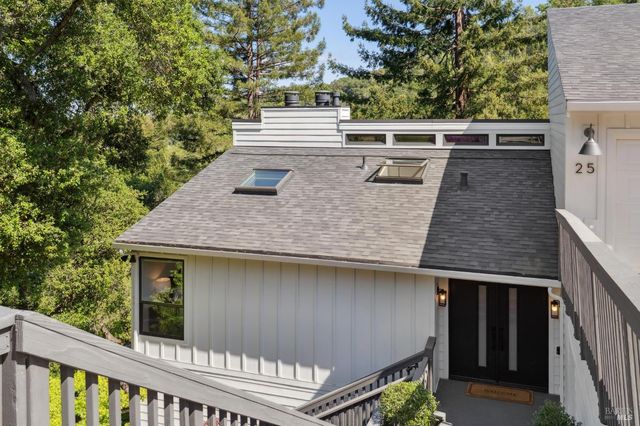 25 Palomino Cir, Novato, CA 94947