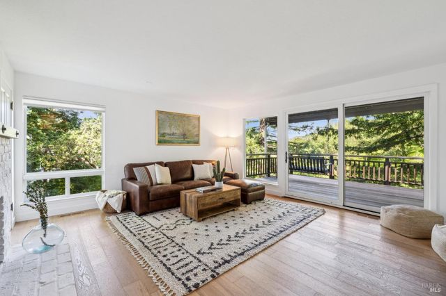 25 Palomino Cir, Novato, CA 94947