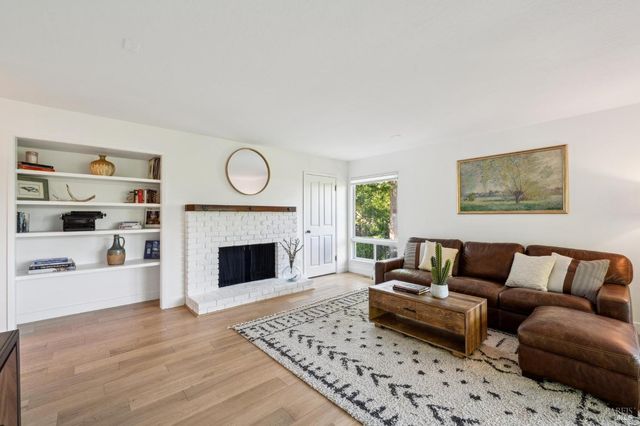 25 Palomino Cir, Novato, CA 94947