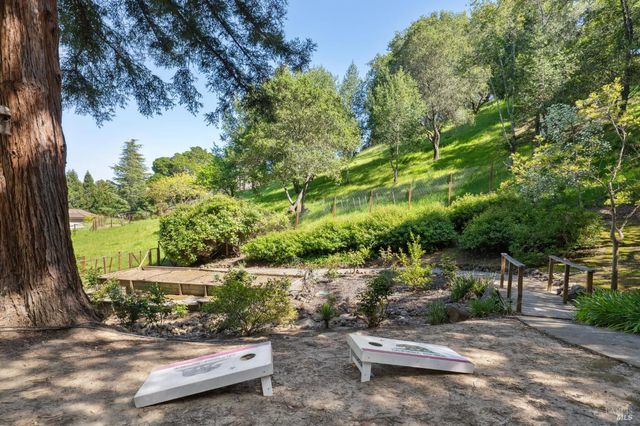 25 Palomino Cir, Novato, CA 94947