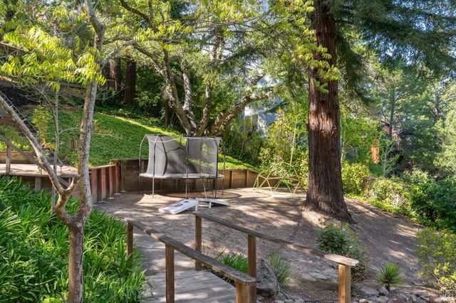 25 Palomino Cir, Novato, CA 94947