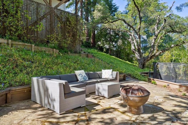 25 Palomino Cir, Novato, CA 94947