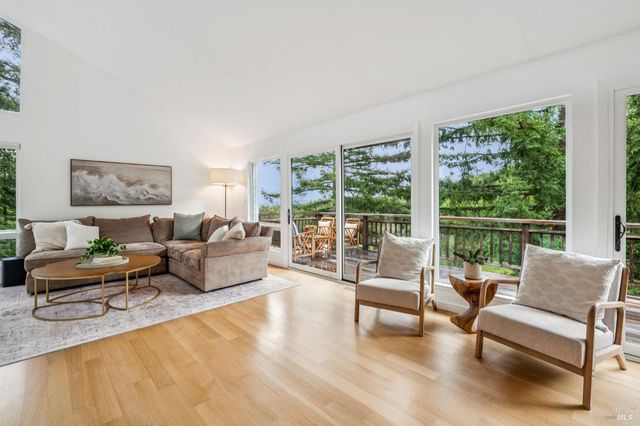 25 Palomino Cir, Novato, CA 94947