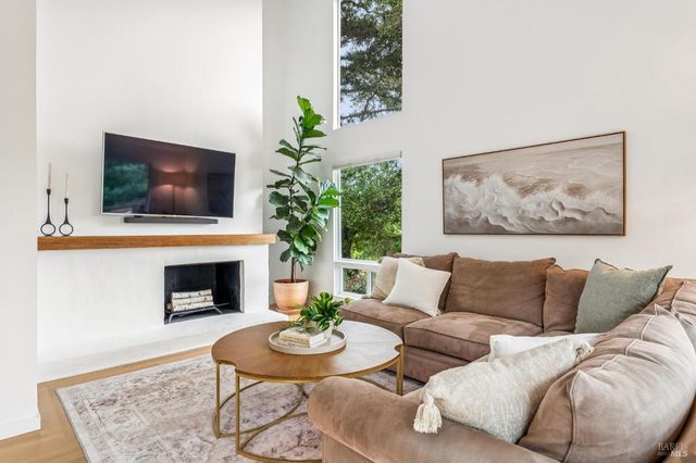 25 Palomino Cir, Novato, CA 94947