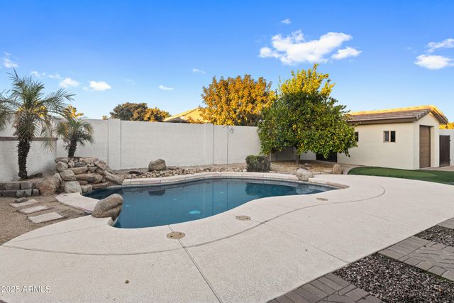 2104 E OAKLAND Street, Chandler, AZ 85225