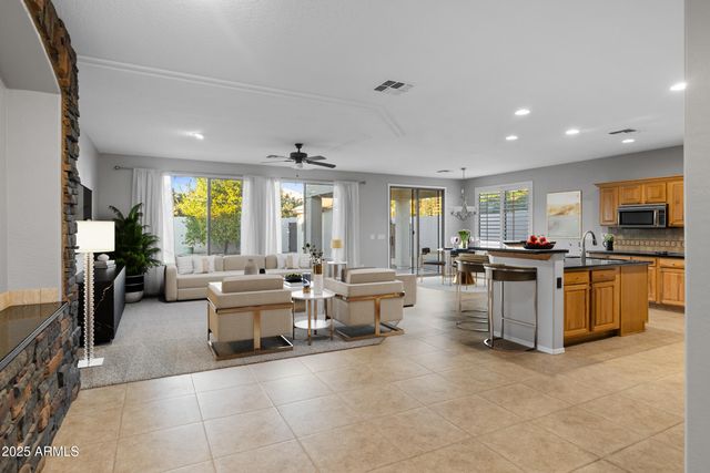 2104 E OAKLAND Street, Chandler, AZ 85225