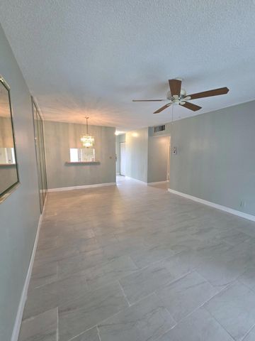 5071 W OAKLAND PARK Boulevard 109, Lauderdale Lakes, FL 33313