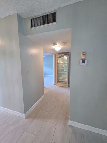 5071 W OAKLAND PARK Boulevard 109, Lauderdale Lakes, FL 33313