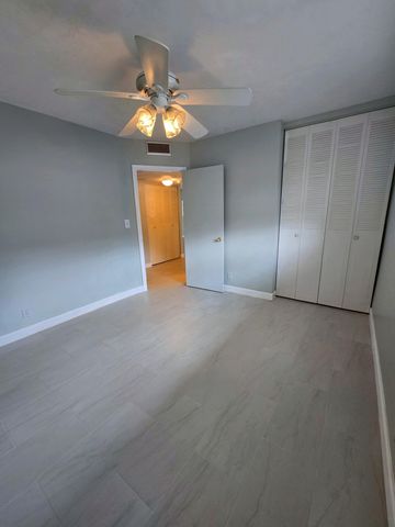 5071 W OAKLAND PARK Boulevard 109, Lauderdale Lakes, FL 33313