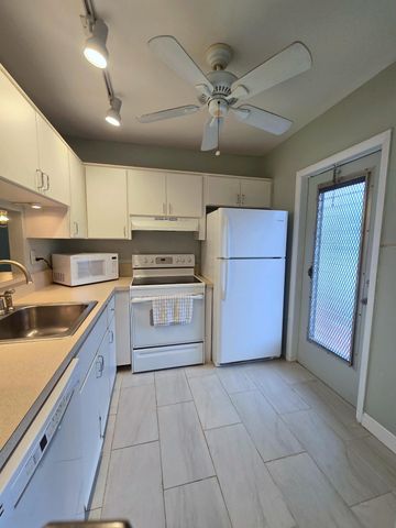 5071 W OAKLAND PARK Boulevard 109, Lauderdale Lakes, FL 33313