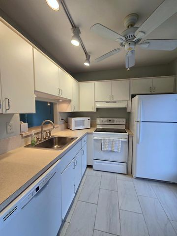 5071 W OAKLAND PARK Boulevard 109, Lauderdale Lakes, FL 33313