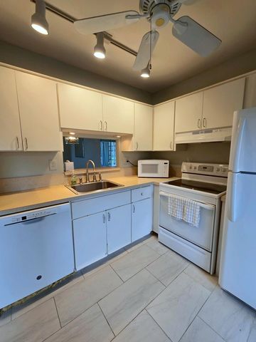 5071 W OAKLAND PARK Boulevard 109, Lauderdale Lakes, FL 33313