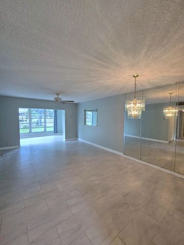 5071 W OAKLAND PARK Boulevard 109, Lauderdale Lakes, FL 33313