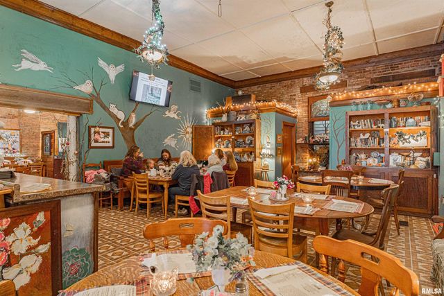 100-102 Governor Oglesby Street, Elkhart, IL 62634