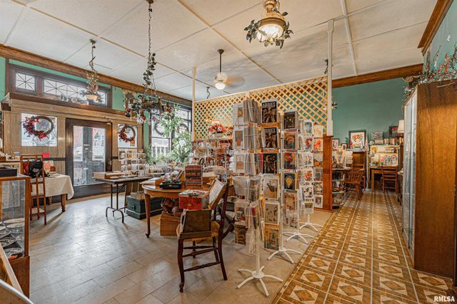 100-102 Governor Oglesby Street, Elkhart, IL 62634