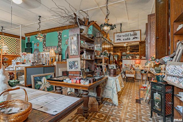 100-102 Governor Oglesby Street, Elkhart, IL 62634