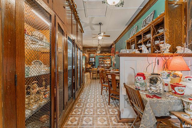 100-102 Governor Oglesby Street, Elkhart, IL 62634