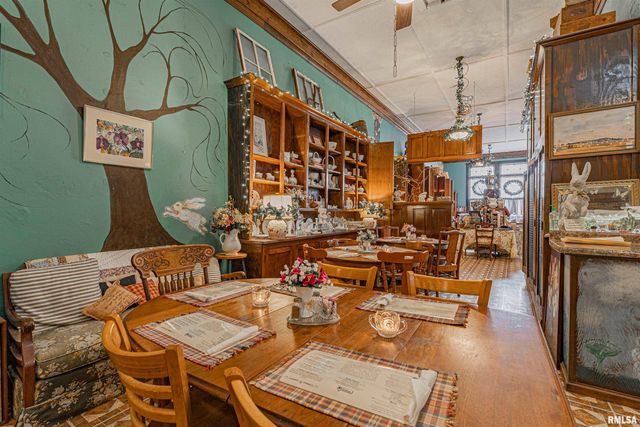 100-102 Governor Oglesby Street, Elkhart, IL 62634