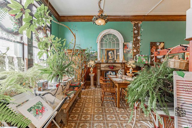 100-102 Governor Oglesby Street, Elkhart, IL 62634