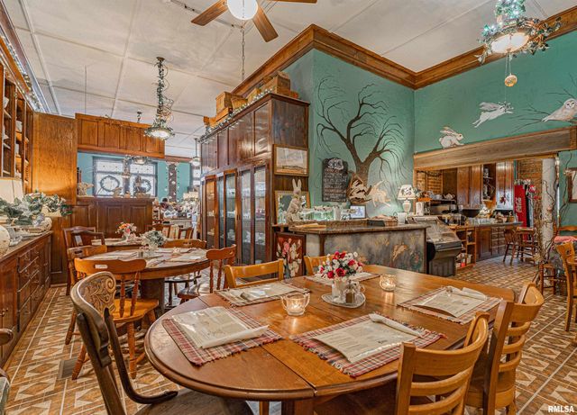 100-102 Governor Oglesby Street, Elkhart, IL 62634