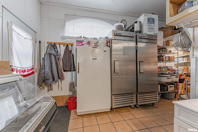 100-102 Governor Oglesby Street, Elkhart, IL 62634