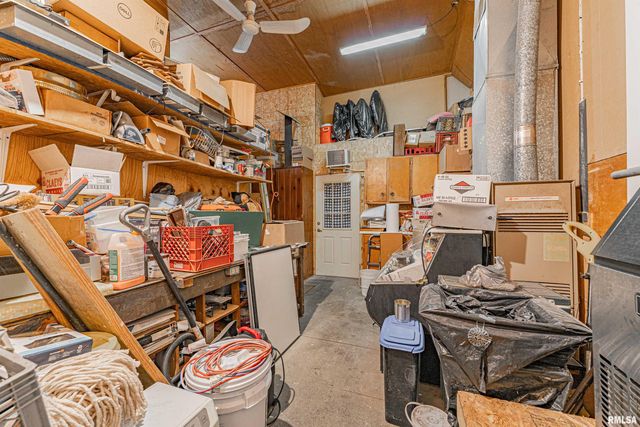 100-102 Governor Oglesby Street, Elkhart, IL 62634