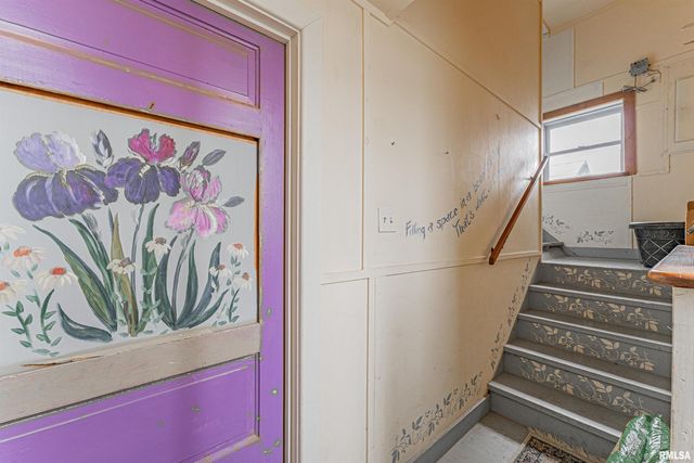 100-102 Governor Oglesby Street, Elkhart, IL 62634