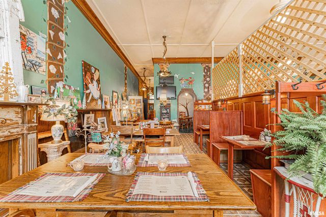 100-102 Governor Oglesby Street, Elkhart, IL 62634