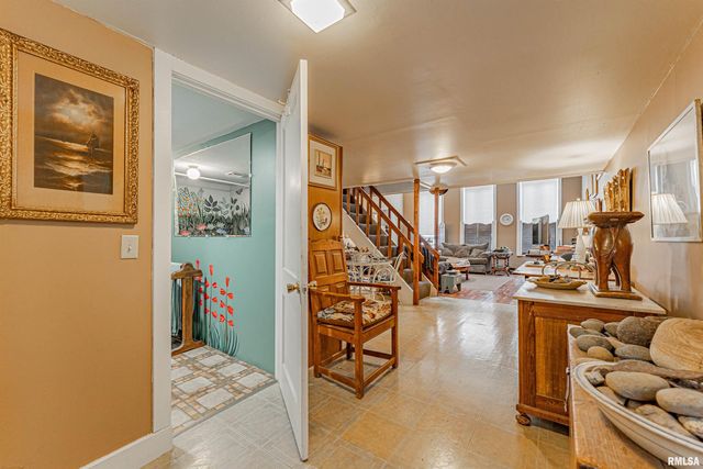 100-102 Governor Oglesby Street, Elkhart, IL 62634