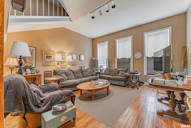 100-102 Governor Oglesby Street, Elkhart, IL 62634