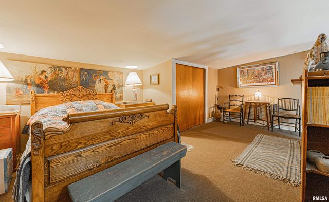 100-102 Governor Oglesby Street, Elkhart, IL 62634