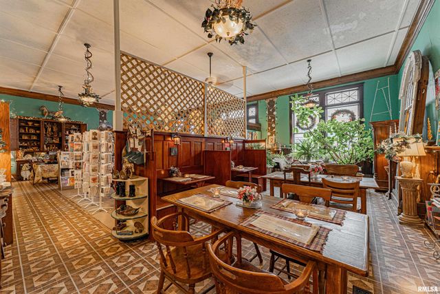 100-102 Governor Oglesby Street, Elkhart, IL 62634