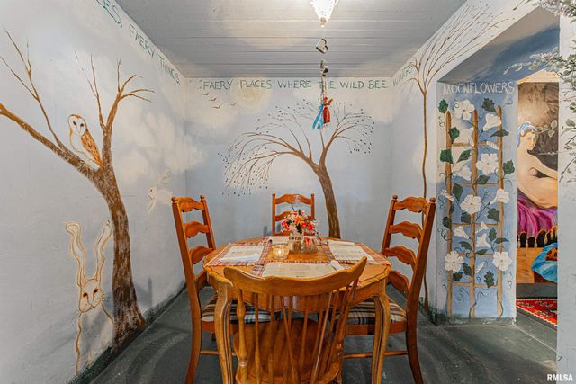 100-102 Governor Oglesby Street, Elkhart, IL 62634