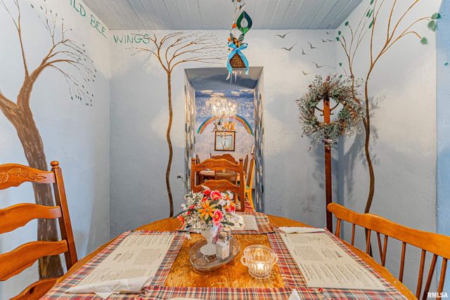 100-102 Governor Oglesby Street, Elkhart, IL 62634