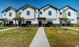 1008 S 4TH Street, Clinton, IA 52732