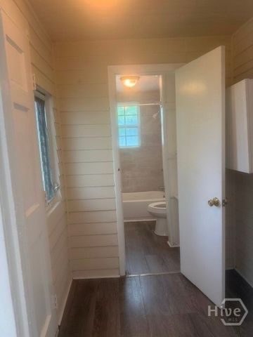 2119 Paige Avenue, Savannah, GA 31405