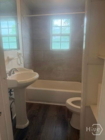 2119 Paige Avenue, Savannah, GA 31405