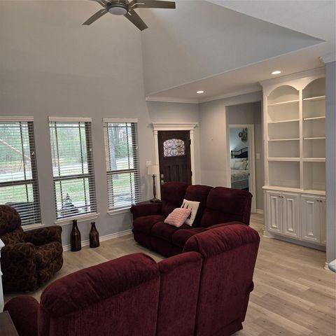 330 N Royale Greens Drive, Coldspring, TX 77331