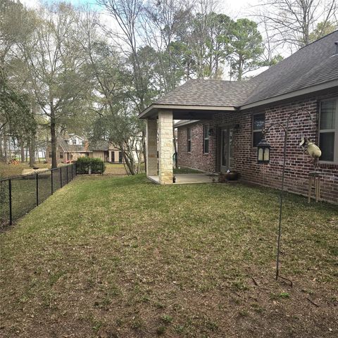 330 N Royale Greens Drive, Coldspring, TX 77331