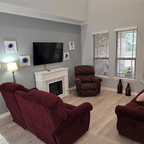 330 N Royale Greens Drive, Coldspring, TX 77331