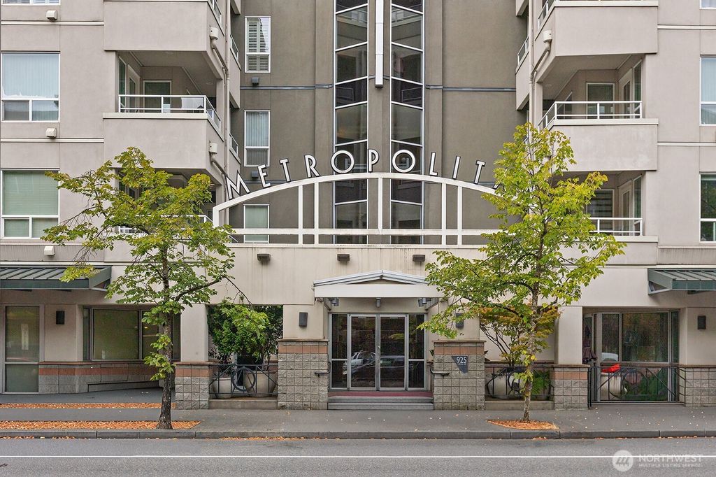 925 110th Avenue NE #PH05, Bellevue, WA 98004