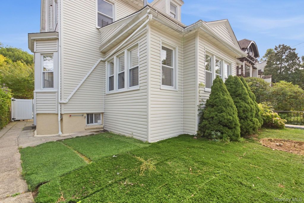 10 Lattin Drive, Yonkers, NY 10705 — photo 3