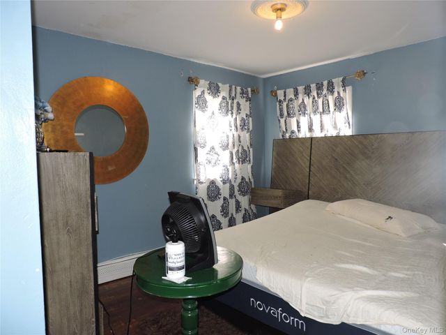 18 Leach Street, Lynbrook, NY 11563