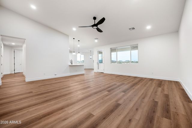 1912 W BROOKE Lane W, San Tan Valley, AZ 85144