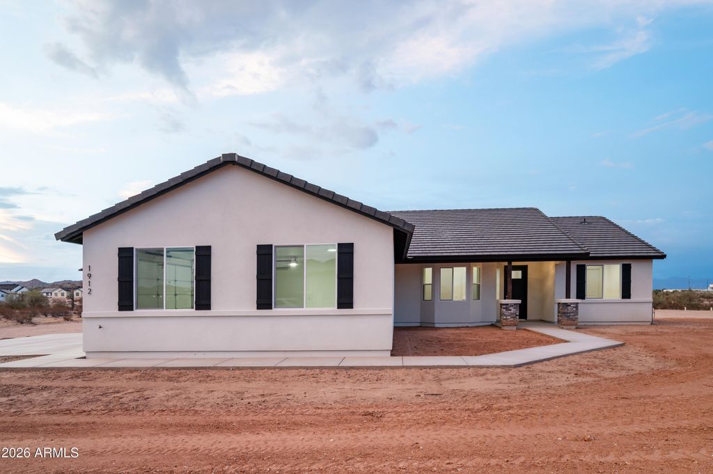 1912 W BROOKE Lane W, San Tan Valley, AZ 85144