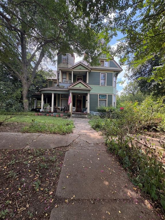 106 Corsicana Street, Hillsboro, TX 76645