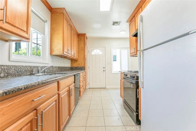10347 Newhome Avenue, Sunland, CA 91040