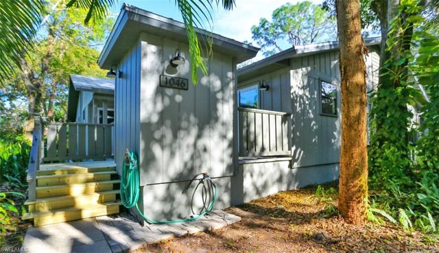 1046 Oak Forest DR, Naples, FL 34104